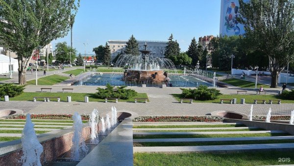 Парк на театральной площади Ростов на Дону
