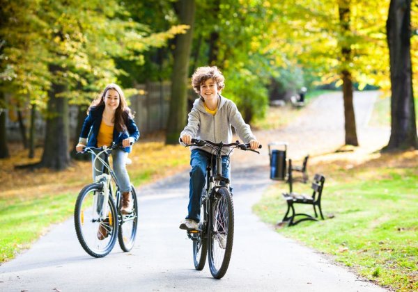 Подросток на велосипеде