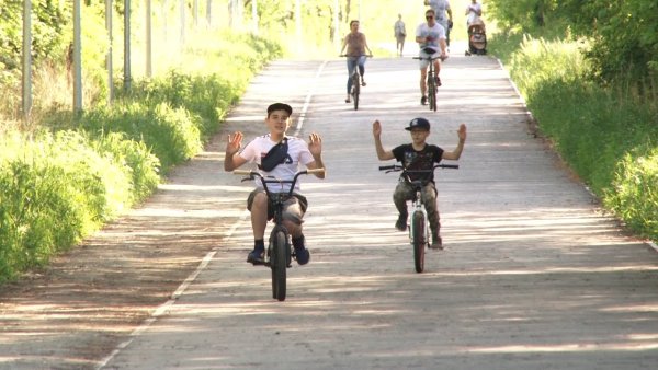 Прогулка на роликах в парке Подмосковья