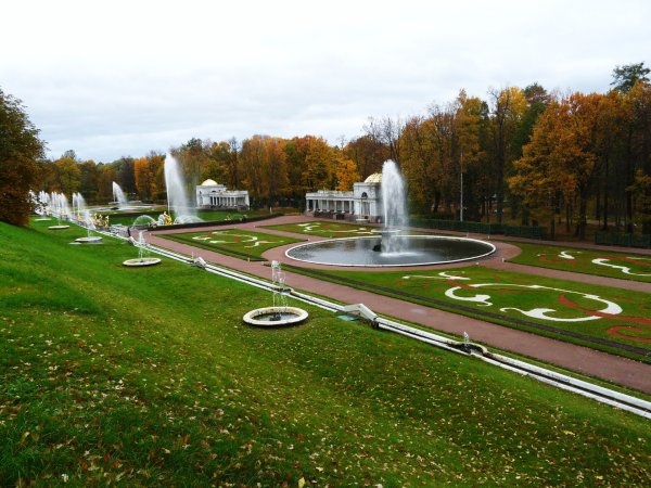 Центр Петергофа парк