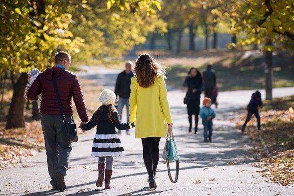 Прогулка в парке с детьми