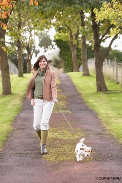 Женщина на прогулке
