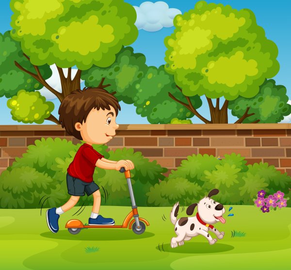 Мальчик гуляет во дворе