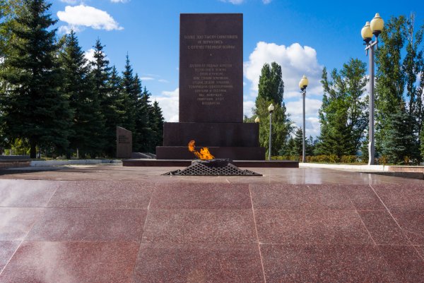Вечный огонь Саратов парк Победы
