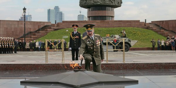 Вечный огонь на Поклонной горе в Москве