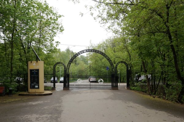 Входные арки в парк Победы СПБ