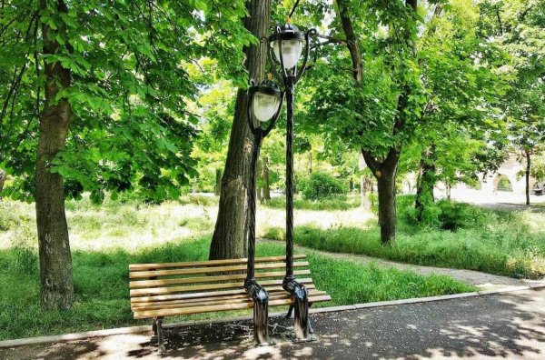 Лавочка парк Черновцы