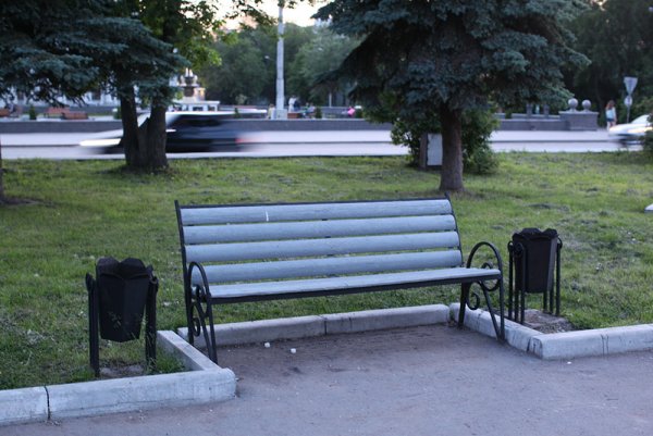 Владикавказ сквер лавочки