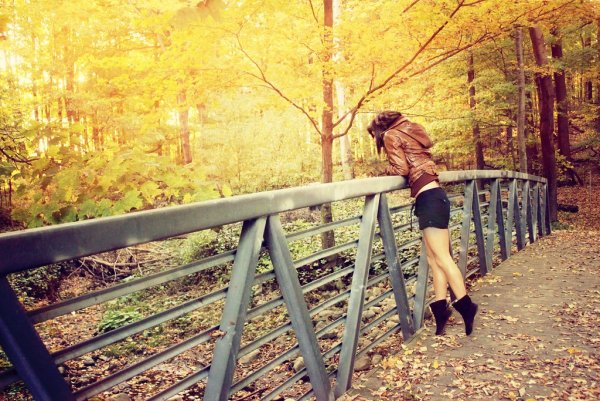 Фотосессия на мостике в парке