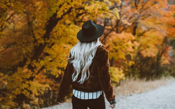 Блондинка осень