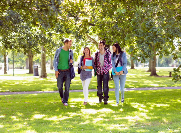 Прогулка подростков