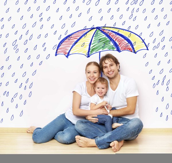 Семья под зонтиком