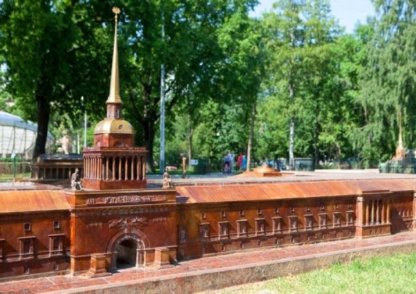 Мини-город в Александровском парке Санкт-Петербурга