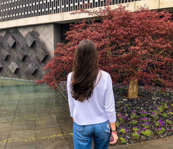 Девушка парк без лица