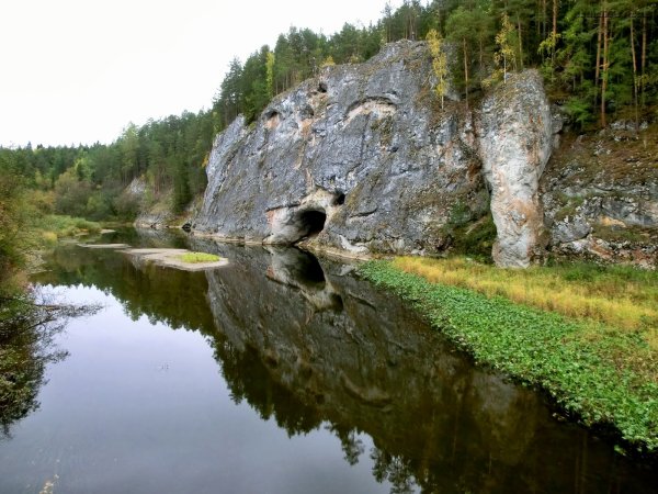 Скала Дыроватый камень Оленьи ручьи