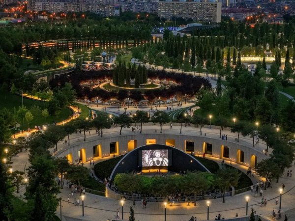 Вечерний парк Галицкого в Краснодаре