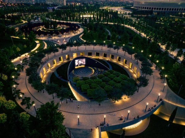 Амфитеатр Галицкого Краснодар деревья