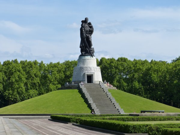 Воин-освободитель Трептов-парк Берлин