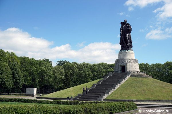 Трептов парк Берлин монумент
