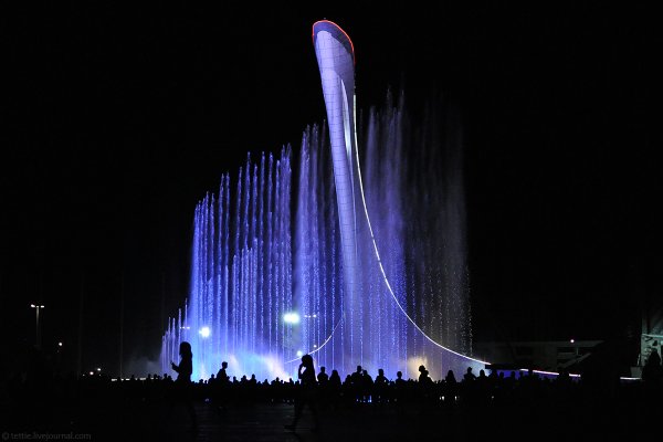 Шоу поющих фонтанов в Олимпийском парке Сочи