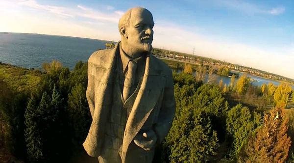 Памятник Давид Ленин