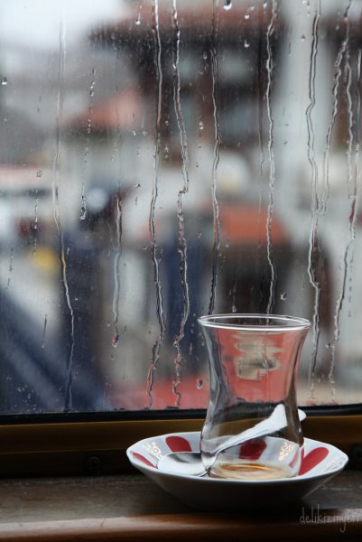Дождь горячий чай