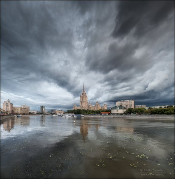 Пасмурная Москва