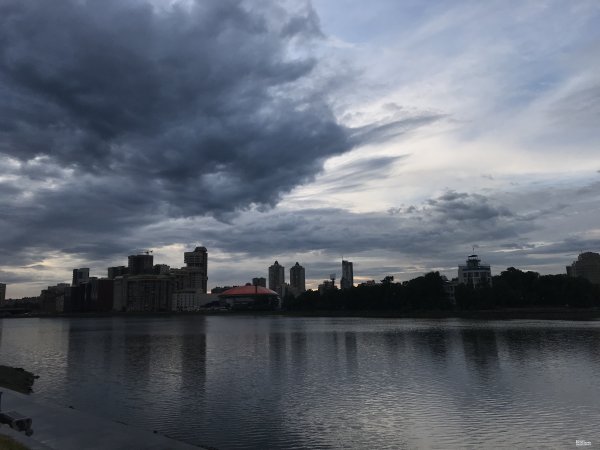 Пасмурный город