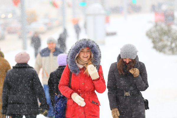 Люди в теплой одежде