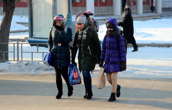 Люди одетые зимой