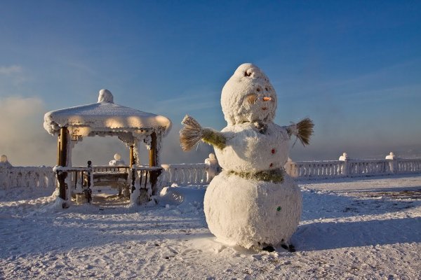 Снеговик и Снежная баба