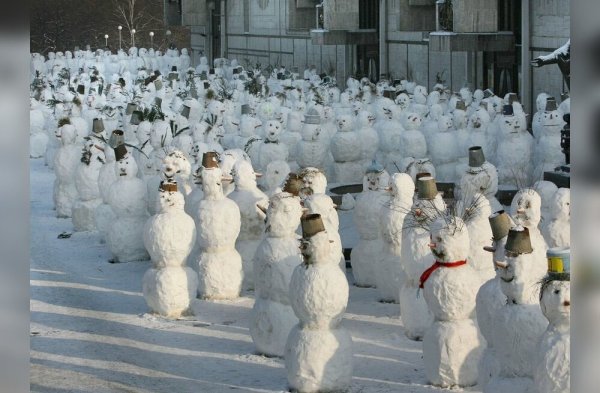 Шествие снеговиков