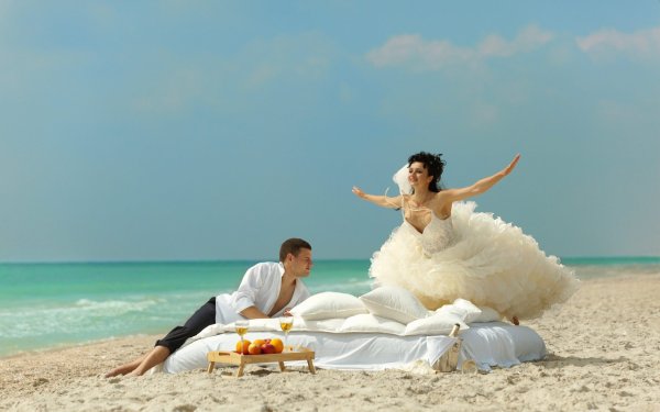 Счастливые на берегу