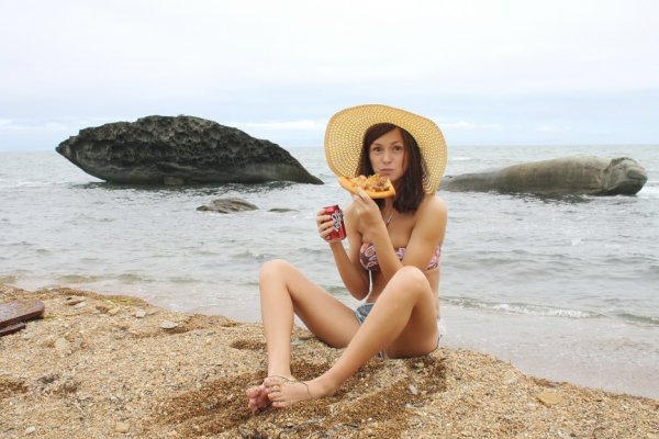 На диком пляже