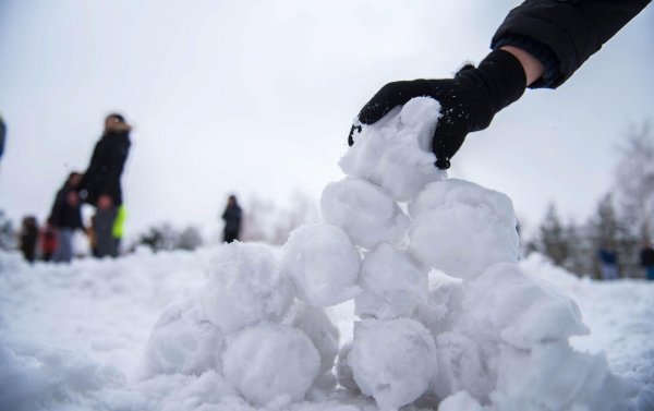 Зима снежки