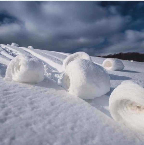 Рулоны из снега