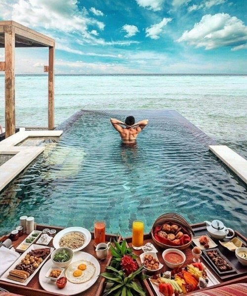 Завтрак на берегу океана