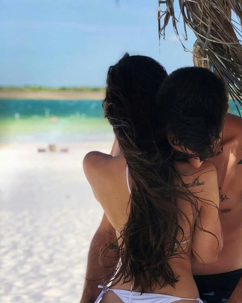 Брюнет и брюнетка