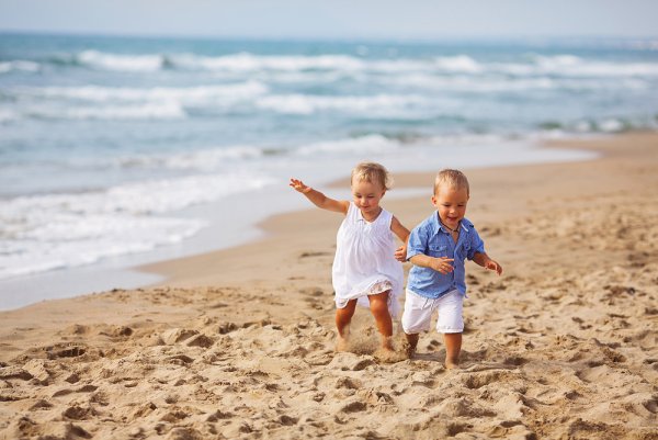 Дети на море