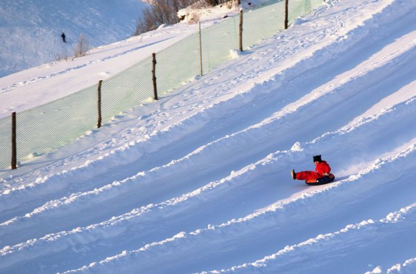 Зимние снежные горки