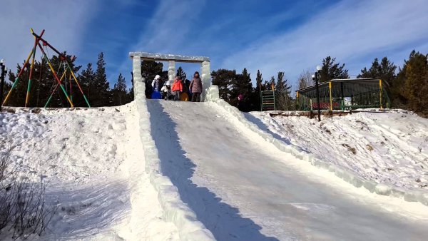 Катание с ледяных горок