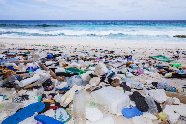 Мусор на пляже