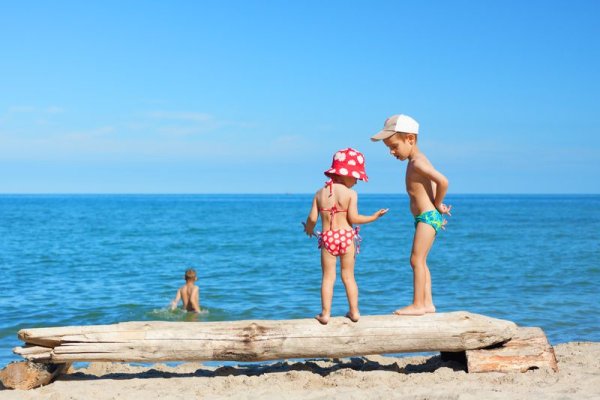 Детский пляж переодеваемся