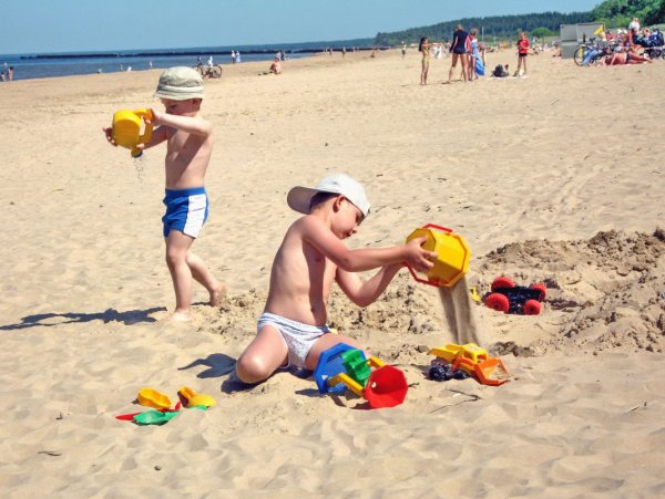 Ребятишки на пляже