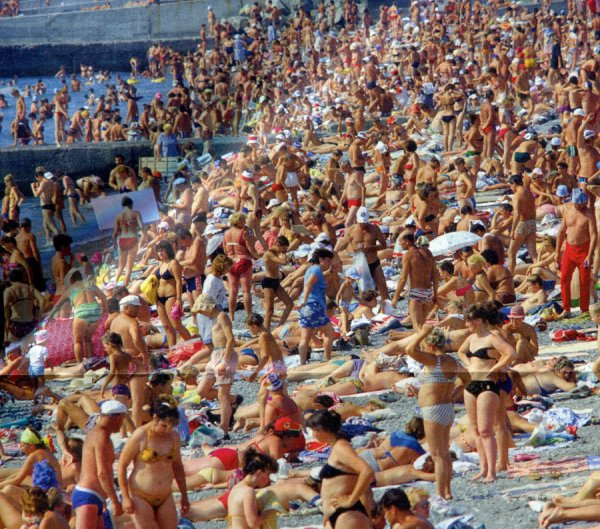 Переполненные пляжи Сочи