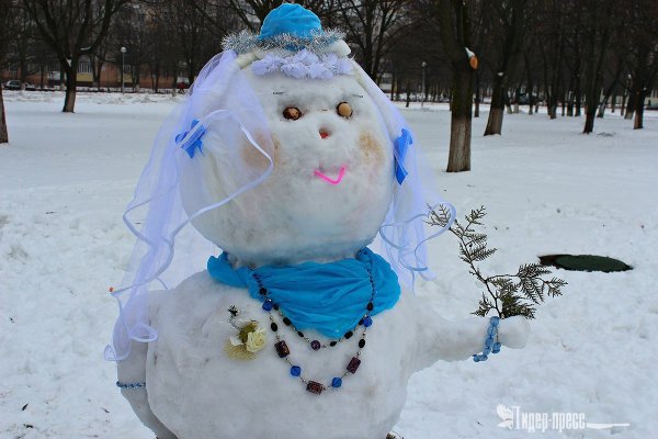 Снеговик и Снежная баба