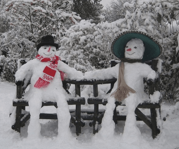 Снеговик и Снежная баба
