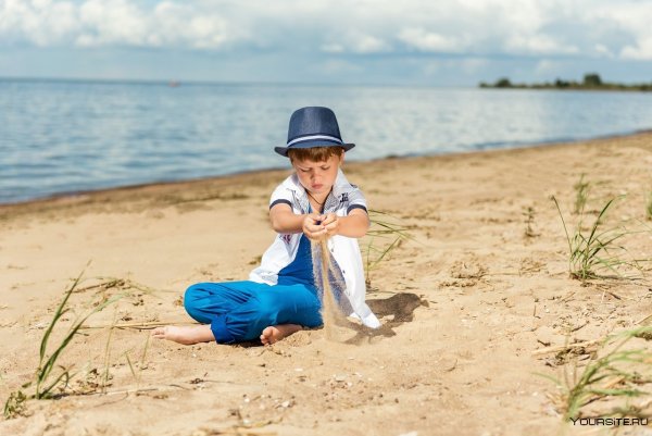 Мальчик 9 лет на море