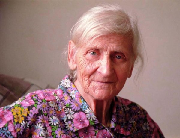 Обычная бабушка