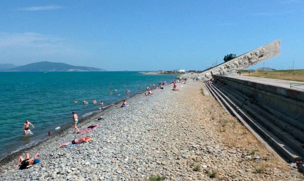 Пляж малая земля в Новороссийске